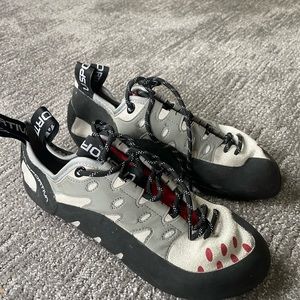 La sportiva rock climbing shoes size 41.5,  8.5